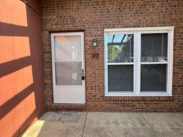 109 Chase Park Dr, Belleville, IL 62226
