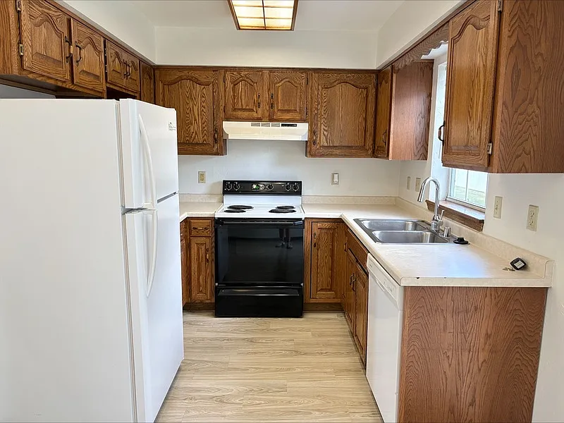 3 bed, 1.5 bath, $1,599 — Photo 3