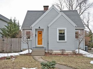 910 W Daniel St, Champaign, IL 61821