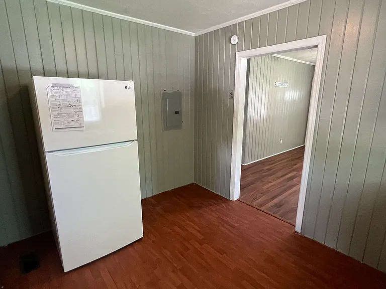 1010 Lynch St — Photo 5