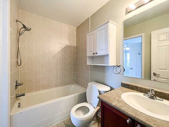 3rd image of 3159 Stornoway Cir