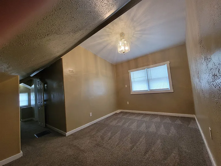 4876 Maple St — Photo 7