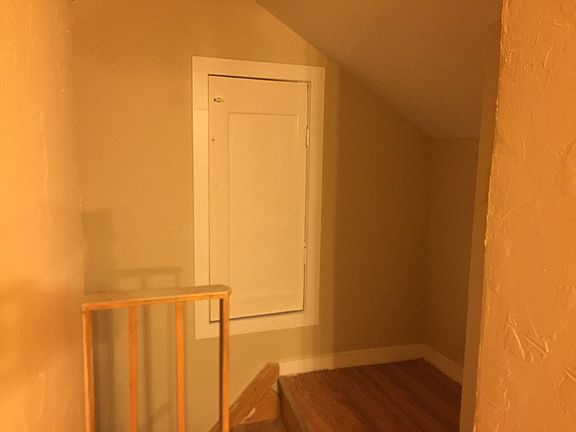 5th image of 410 N Barnett Ave