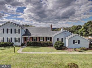 15219 Edgegrove Rd, Purcellville, VA 20132