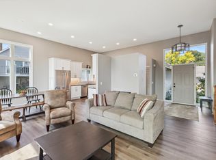 87 Castle Ridge Ct, Chanhassen, MN 55317