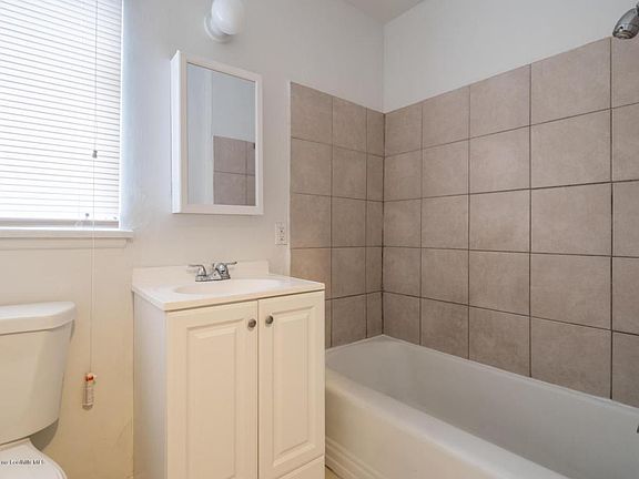 5th image of 864 E Elizabeth St