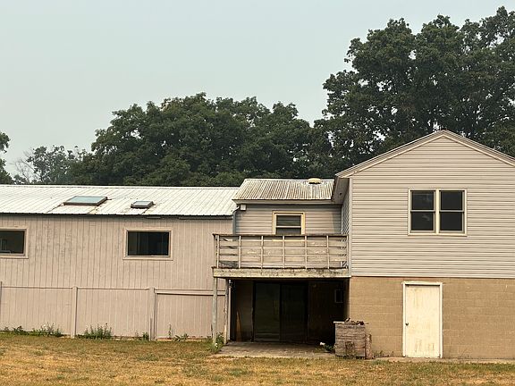 3rd image of 1972 S Maple Island Rd