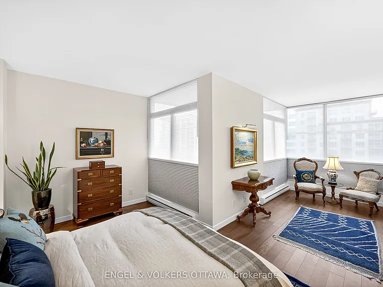 160 George St #2404 — Photo 30