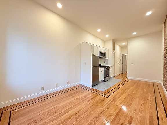 3rd image of 328 E 34th St APT F3