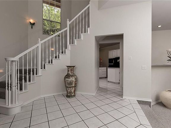 3rd image of 1403 Creekford Dr