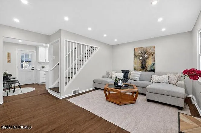 5 Lois Ave — Photo 25