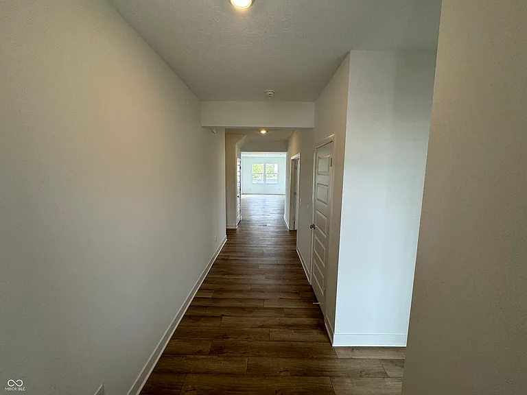 1124 Tansley Ln — Photo 8