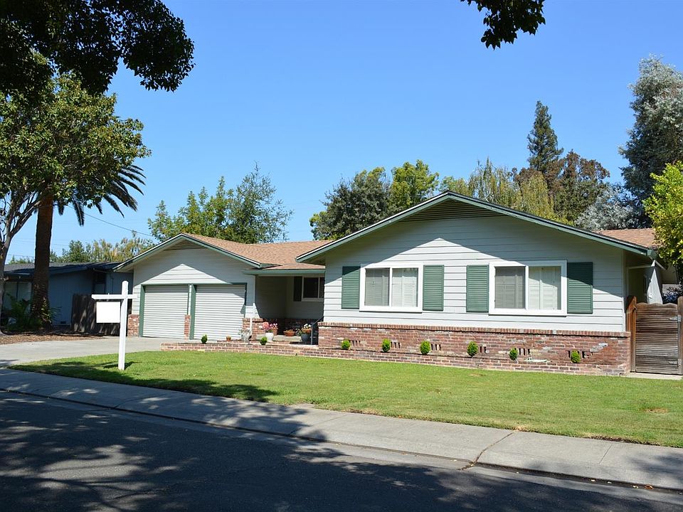 2nd image of 1609 Cameron Way