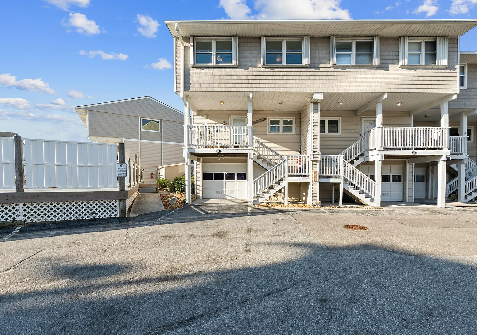 Waterfront Condo: Rose All Day with Sunset Views — Photo 3