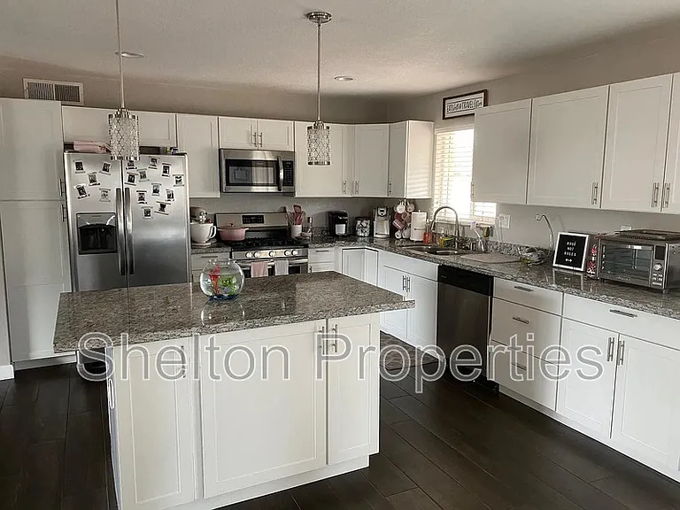 1421 S Roberts Rd — Photo 9