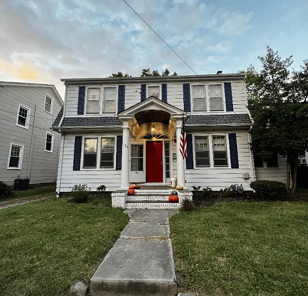 126 W Randall Ave — Photo 1
