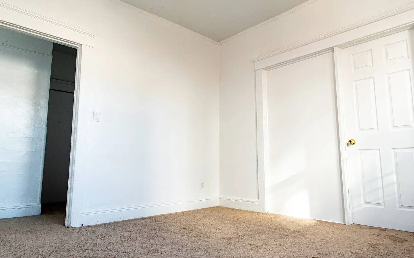4 bed, 1.0 bath, 1300 sqft, $3,600 — Photo 2