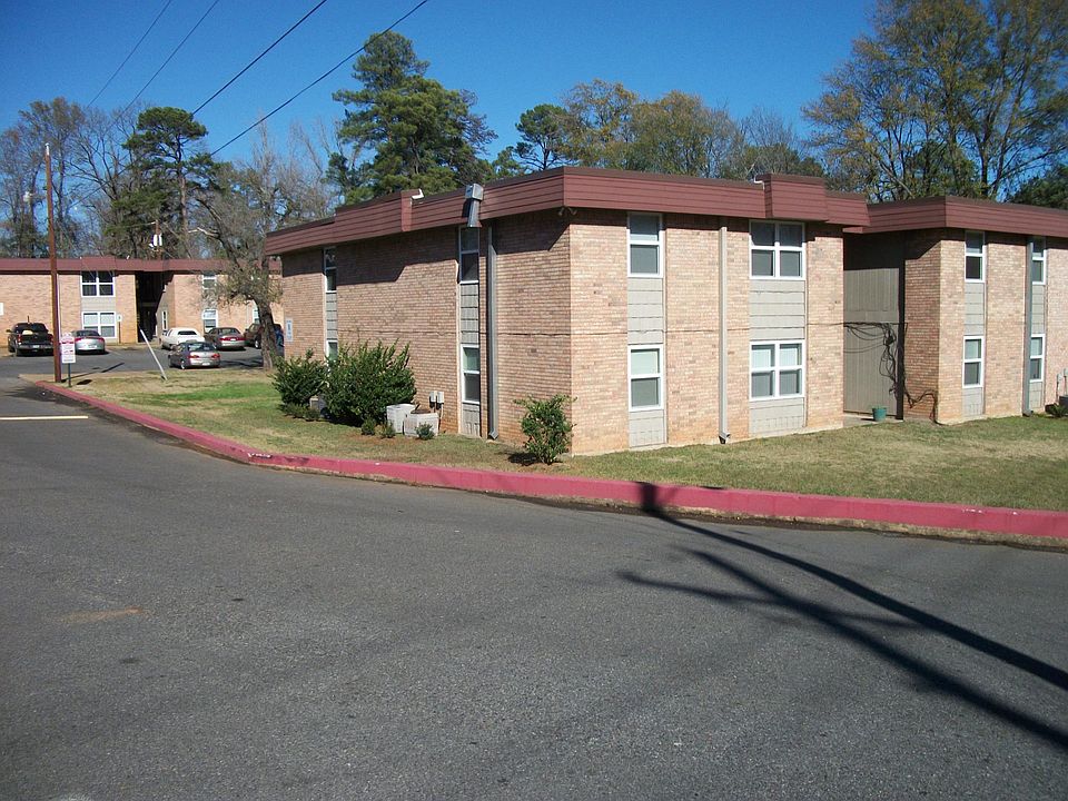 2nd image of 2107 W Pinecrest Dr
