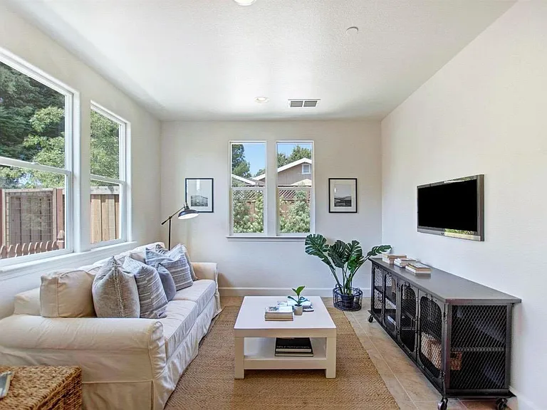 Atherton Cir — Photo 2