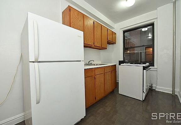 5th image of 2590 35th St APT 3G