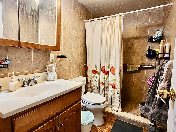 4th image of 24-26-26.5 Callender St #1
