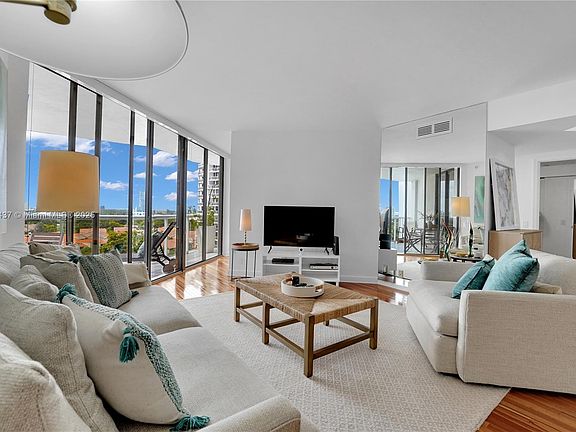 4th image of 3610 Yacht Club Dr APT 1014