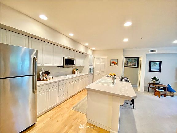 4th image of 102 State St S APT 210W