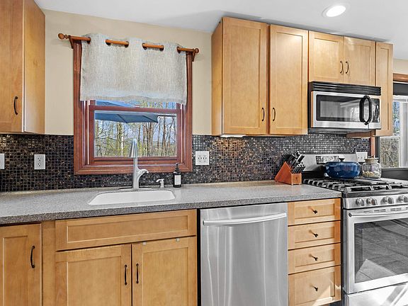 3rd image of 345 Davison Road