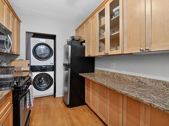 4th image of 814 S Maple Ave APT 2N