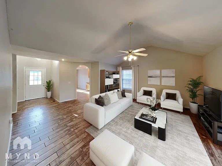 711 N Jonathan Ave — Photo 2