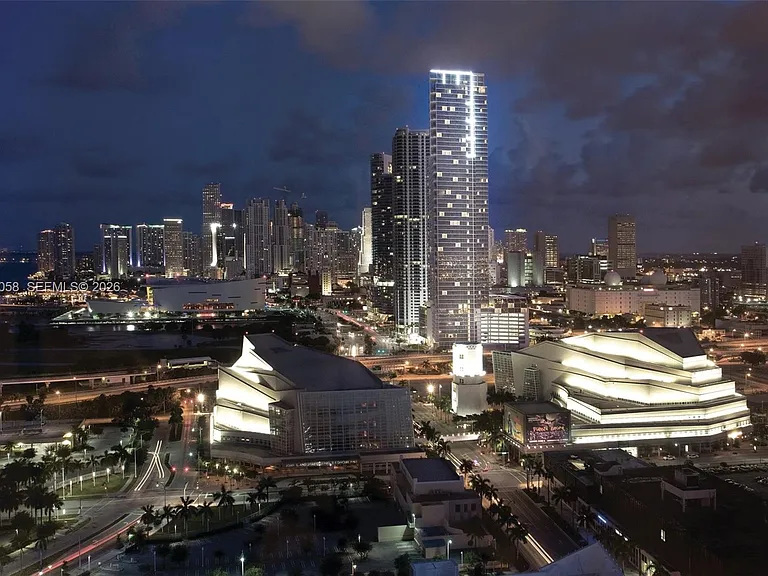 1100 Biscayne Blvd #5203 — Photo 33