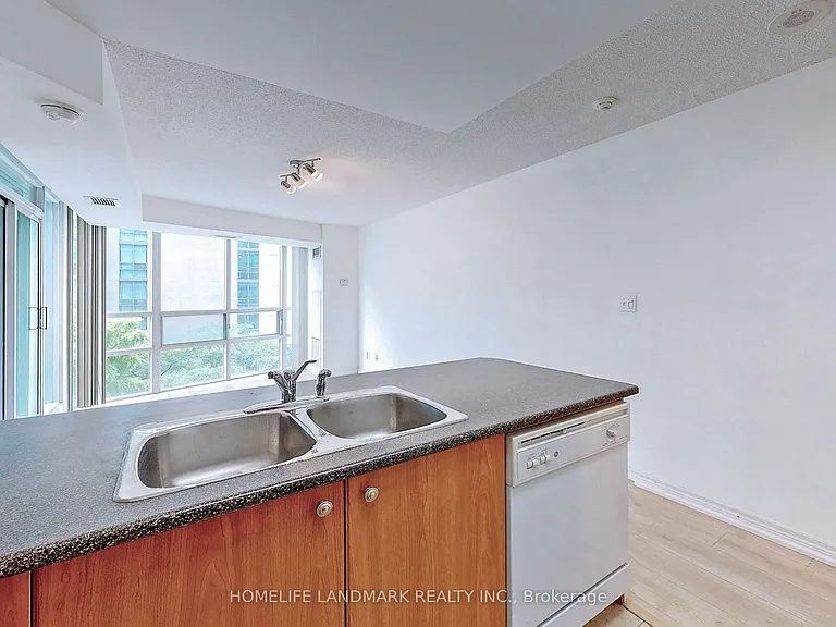 30 Grand Trunk Cres #901 — Photo 16