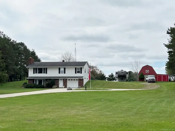 4394 Deckerville Rd, Deckerville, MI 48427
