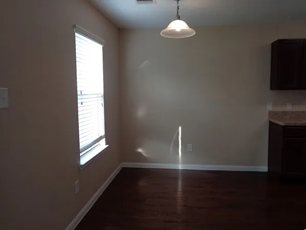 3306 Maris Way — Photo 4