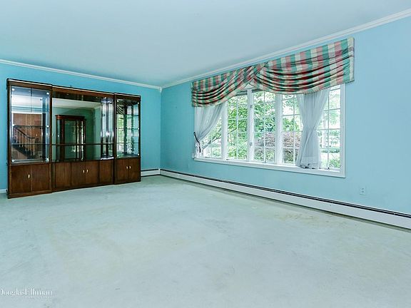5th image of 18 Blacksmith Ln
