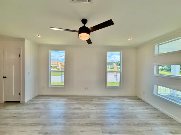 5400 Halifax Dr #394, Sarasota, FL 34233