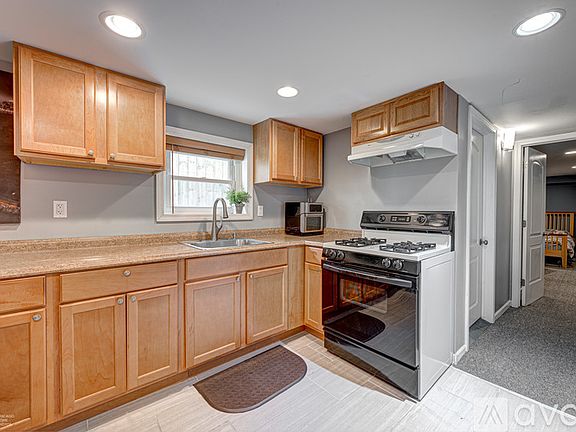 5th image of 3306 N Karlov Ave #1