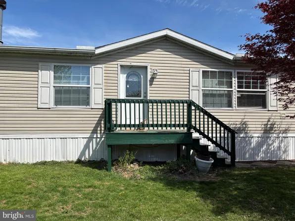 218 Deer Run Dr, Honey Brook, PA 19344