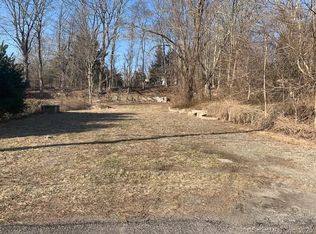 13 Smith St, Pawcatuck, CT 06379