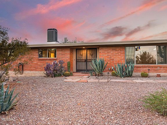 3rd image of 5585 N Maria Dr