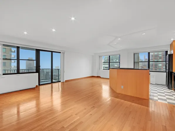 345 East 80th Street image 2 of 17