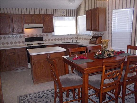 4th image of 921 Winterwood Ct