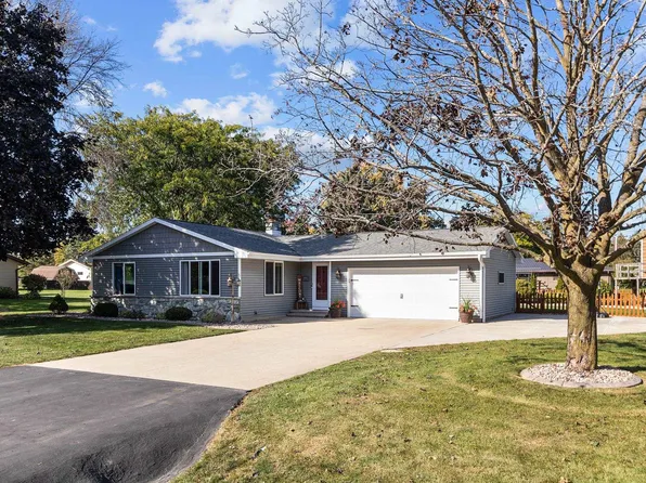 W6176 Pilgrim St, Appleton, WI 54914