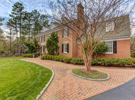 3rd image of 100 N Erlwood Ct