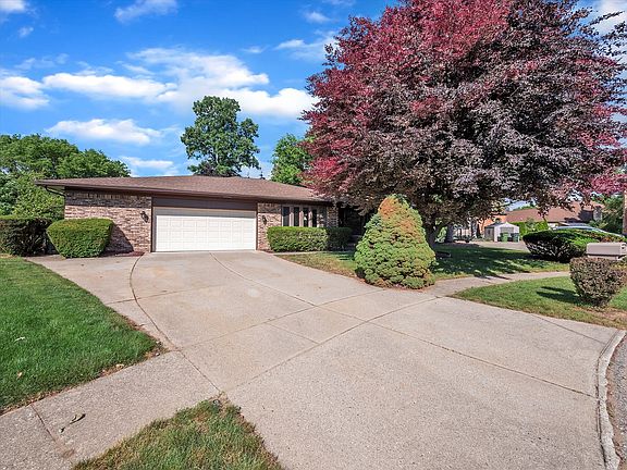 4th image of 48645 Chaurmont Ct