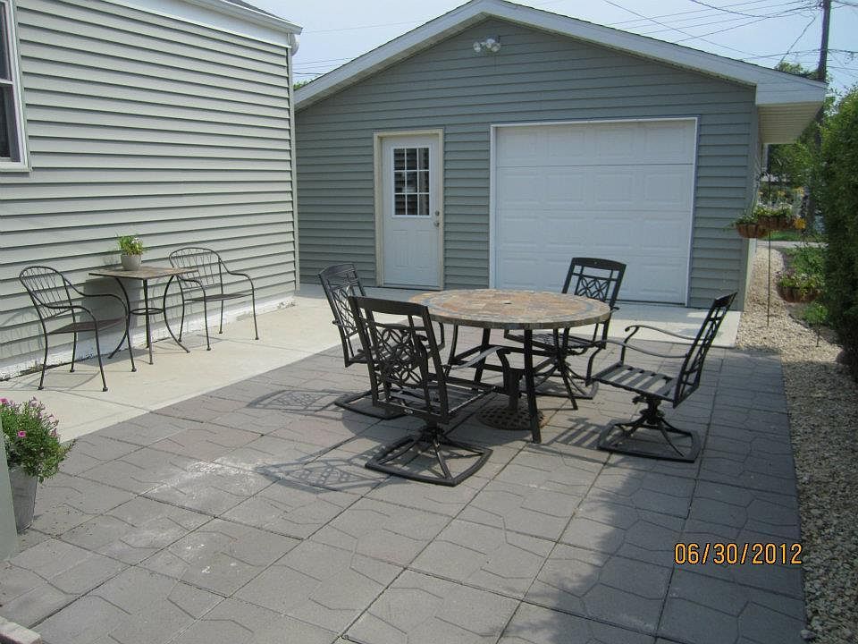 2nd image of 830 Walnut Rd