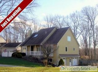 4 Marci Dr, Oak Ridge, NJ 07438