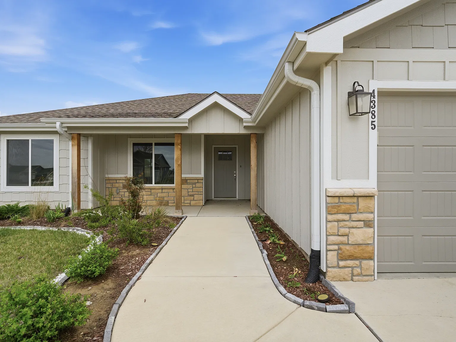 4 bed, 1505 sqft, $2,400 — Photo 3