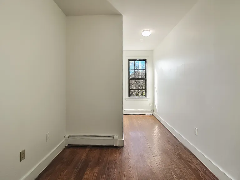 820 Knickerbocker Ave #3R — Photo 7