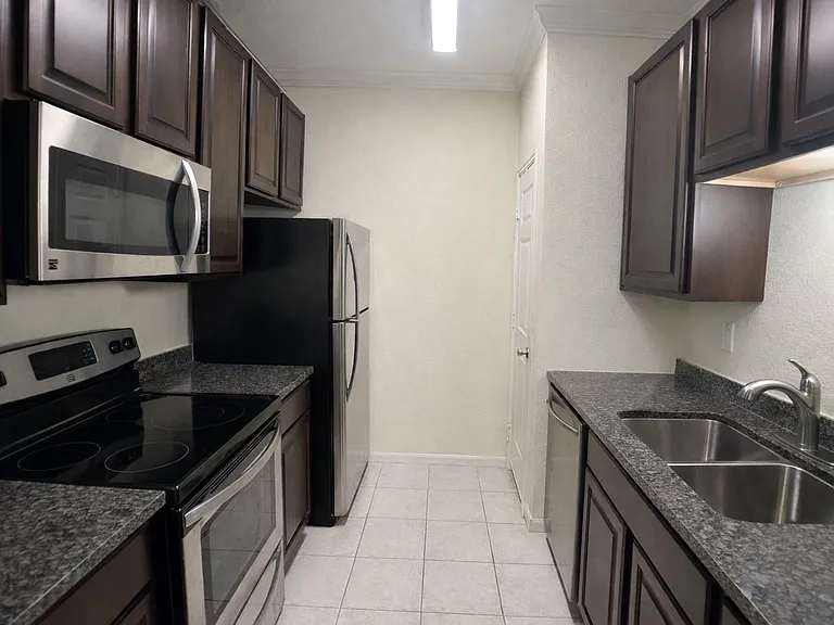 10049 Westpark Dr #111 — Photo 6